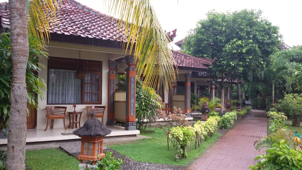 Lovina Beach Hotel 2/65
