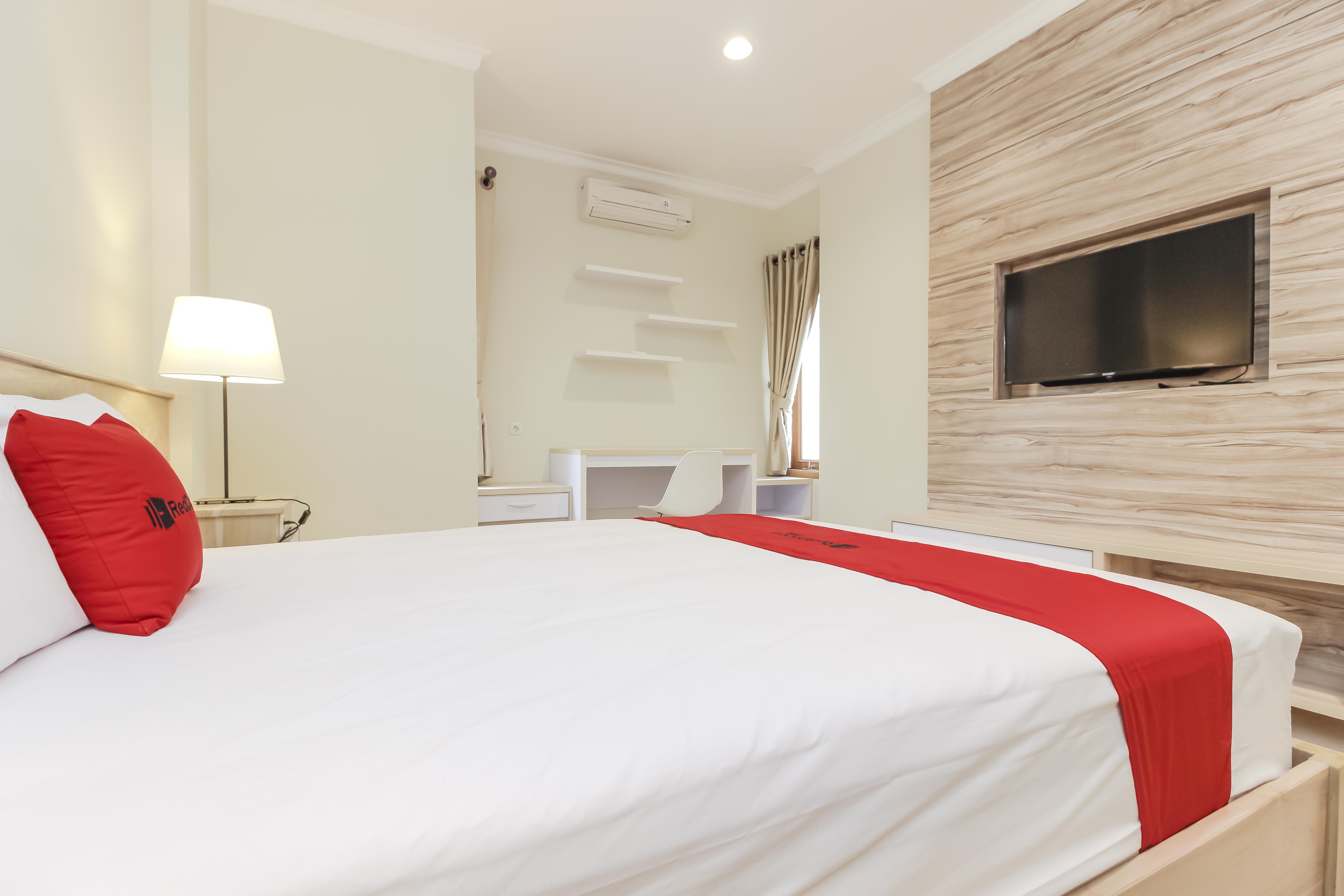 Reddoorz Premium Near Ragunan Zoo 2 17/27