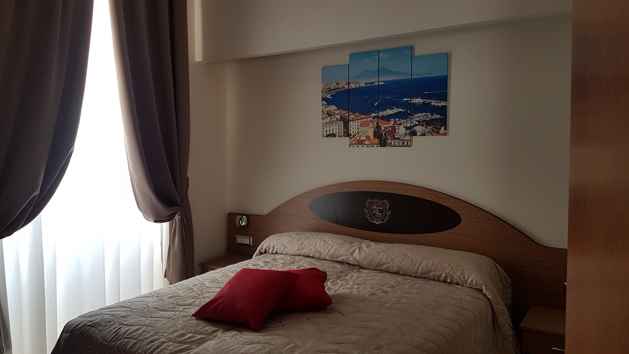 ROOM, TRIPLE