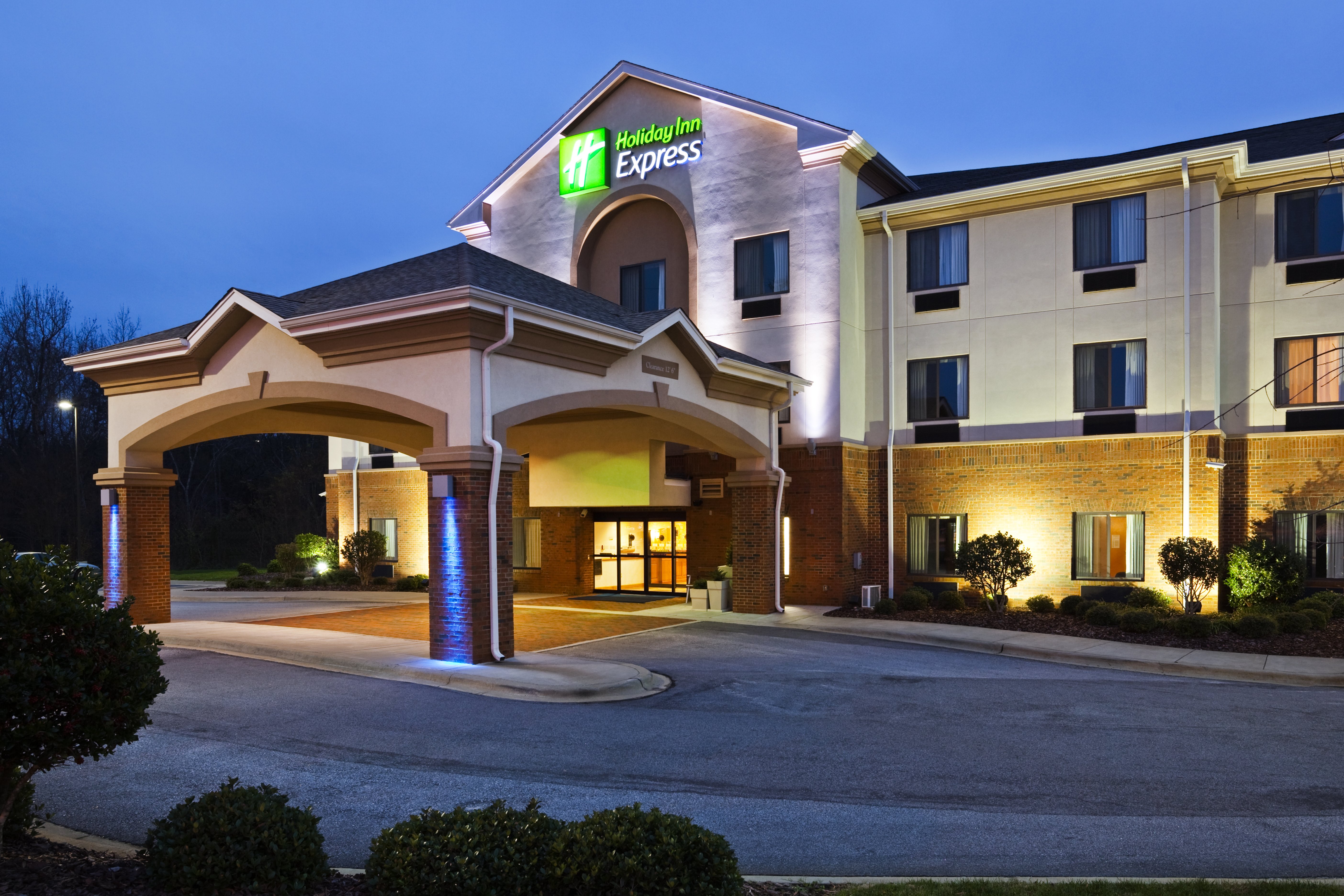 Holiday Inn Express Forest City 2/45