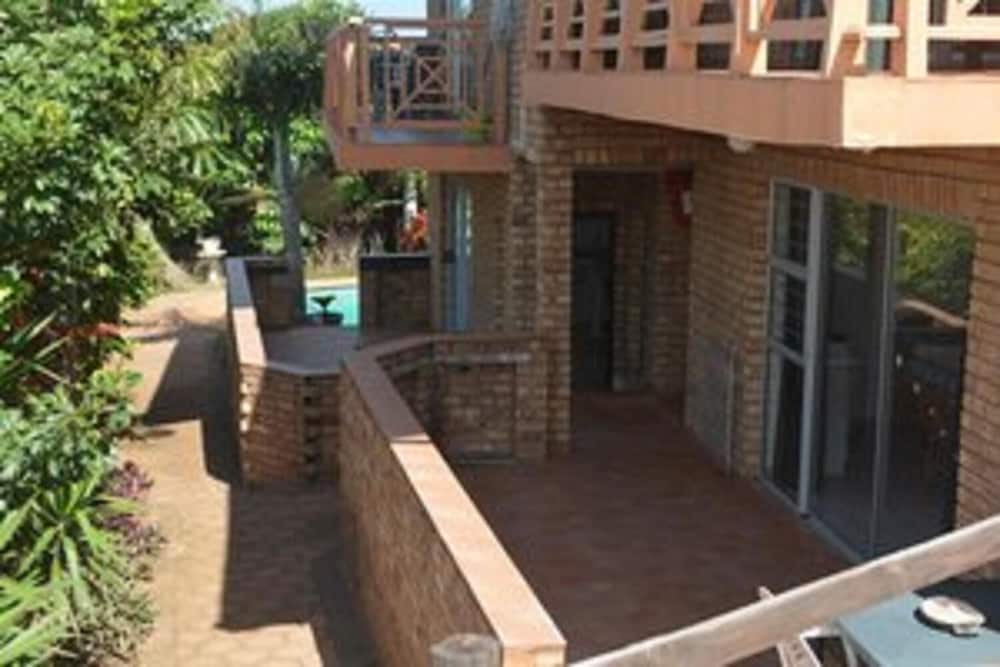 Beachfront Cabanas 31/34