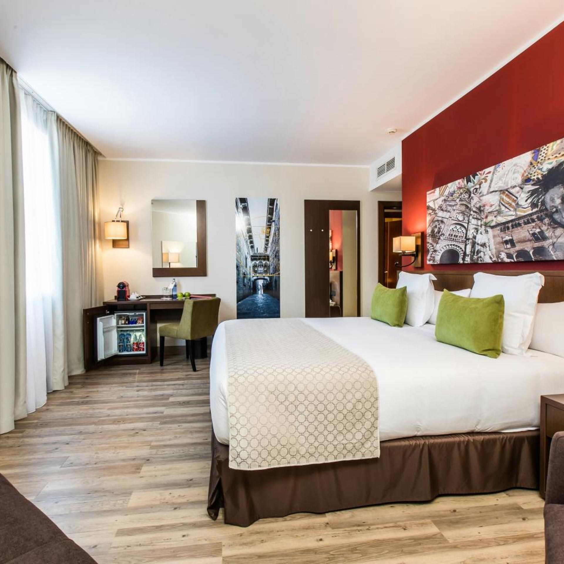 Park, Superior, Double or Twin Bed، Leonardo Hotel Barcelona Gran Via 4/9