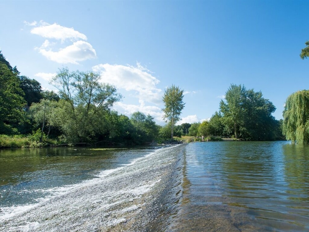 THE CLIFFE AT DINHAM 54/63