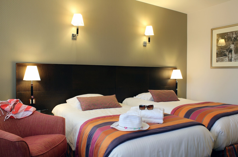 Manoir Hotel 8/50