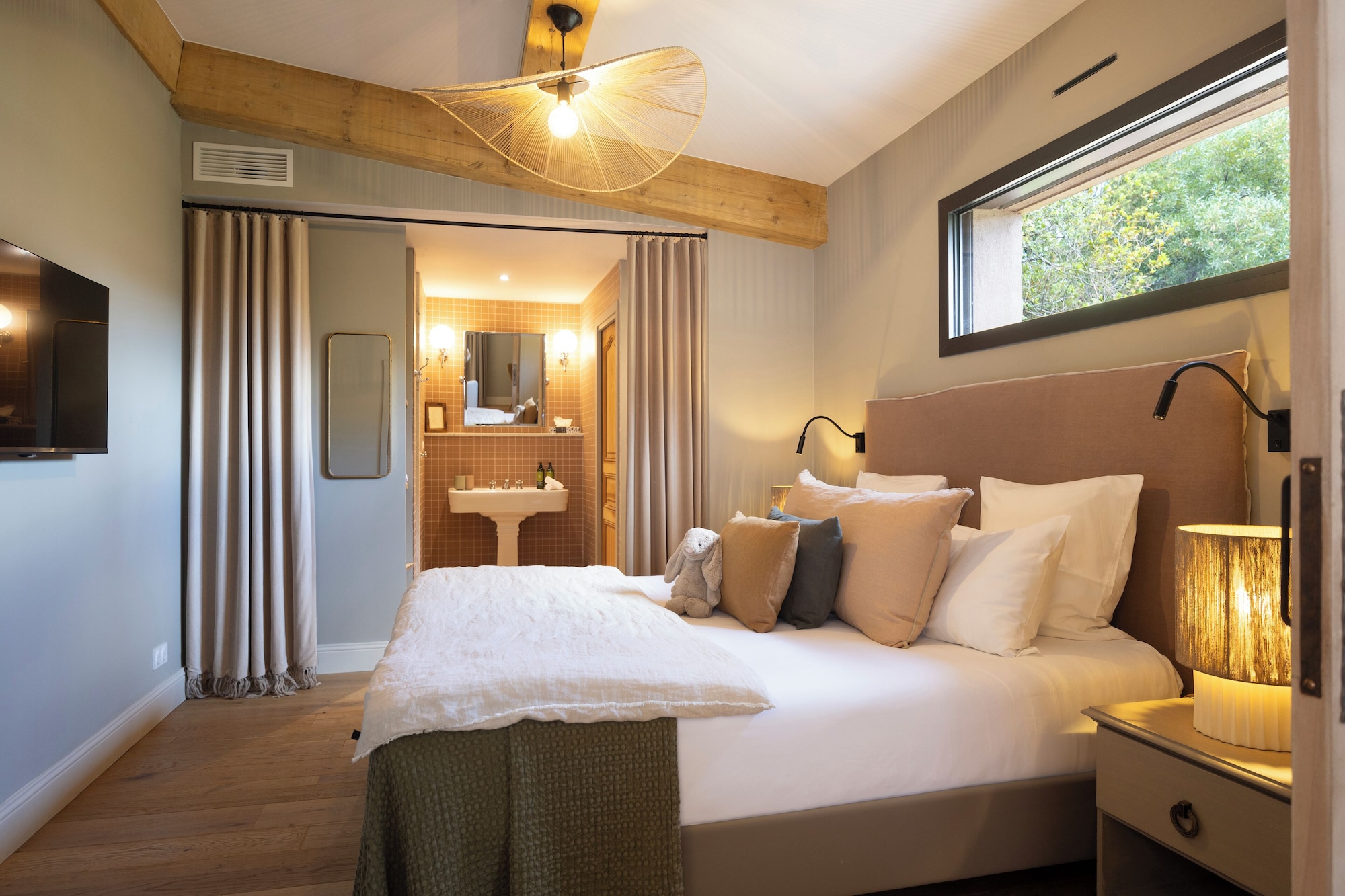 2 Bedrooms, Suite, 2 King Beds, with Pool