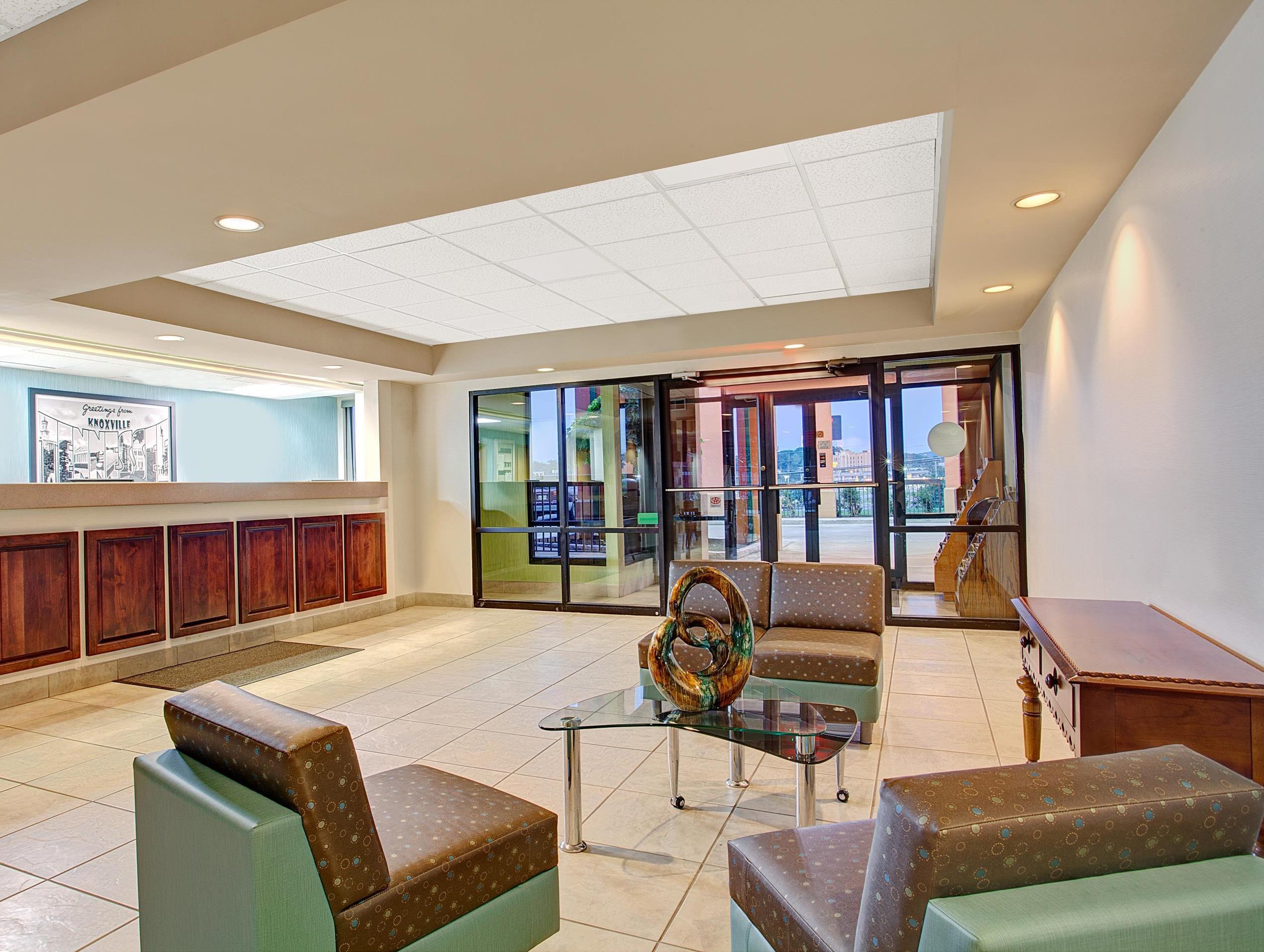 Super 8 By Wyndham Knoxville East 25/38