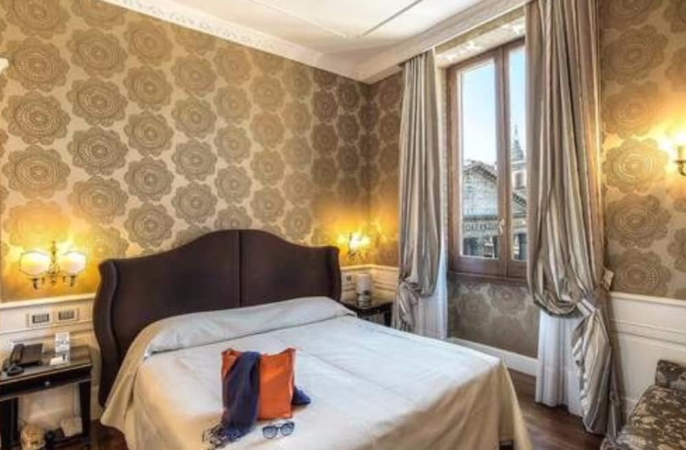 SENIOR, SUITE