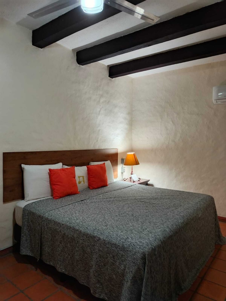 COMFORT, KING BED