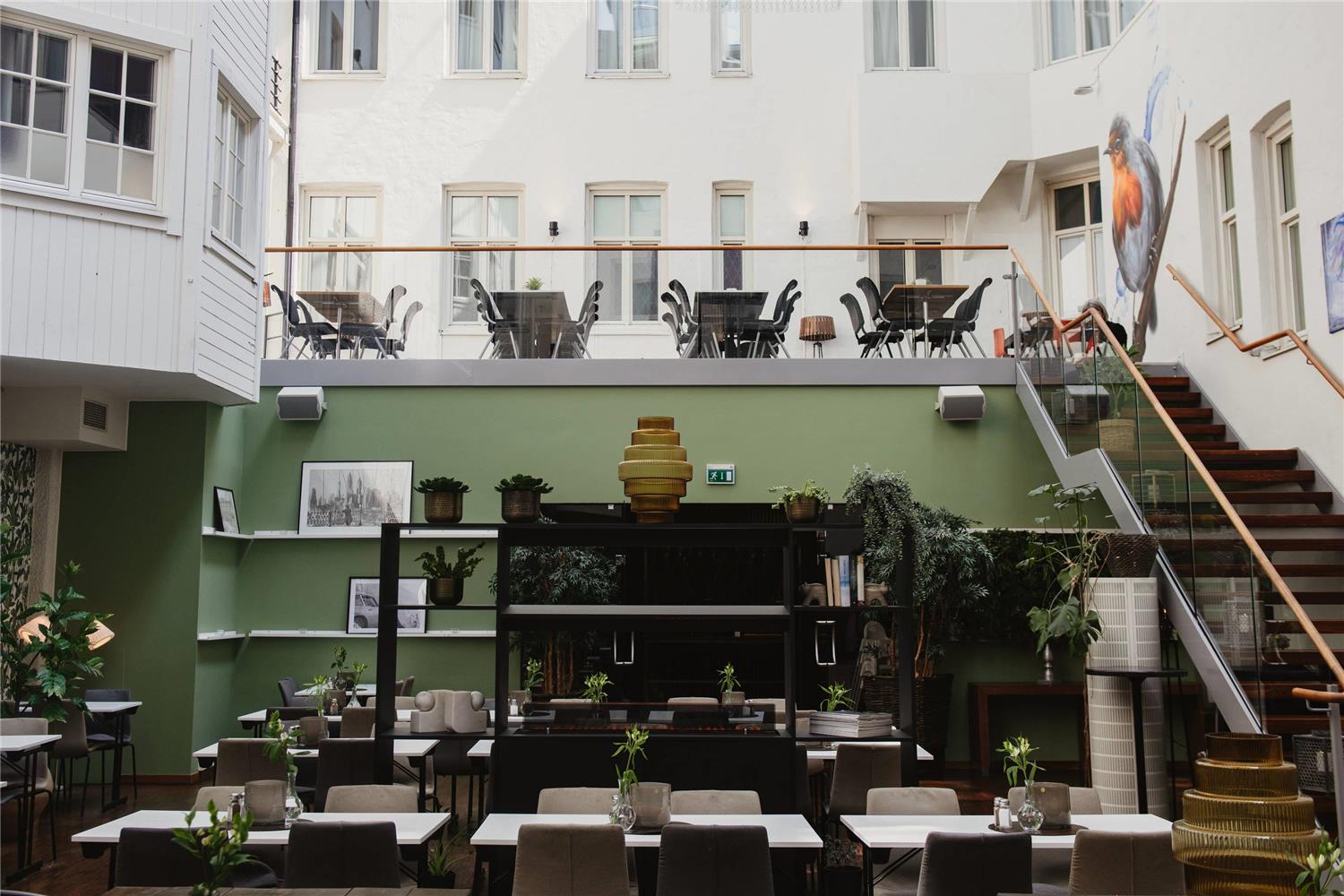 Home Hotel Plaza 2/40