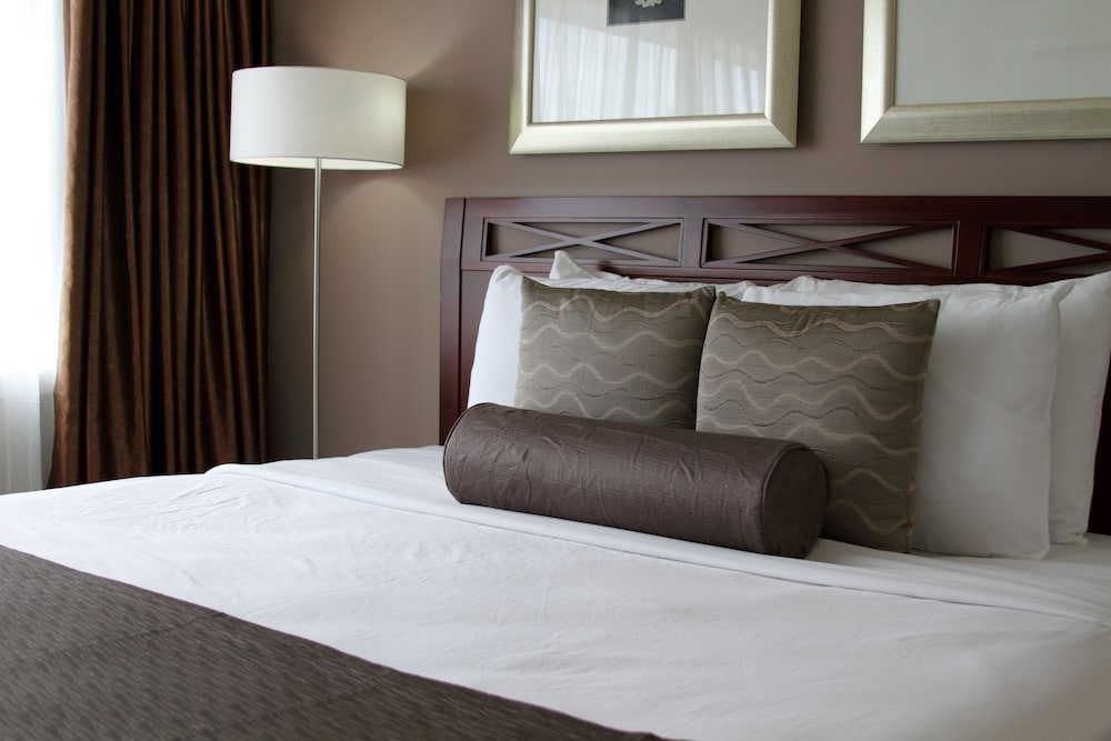 Red Lion Inn & Suites photo3