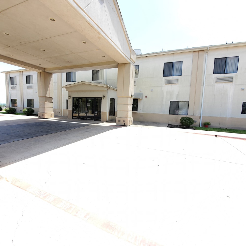 Econo Lodge Weatherford 6/33