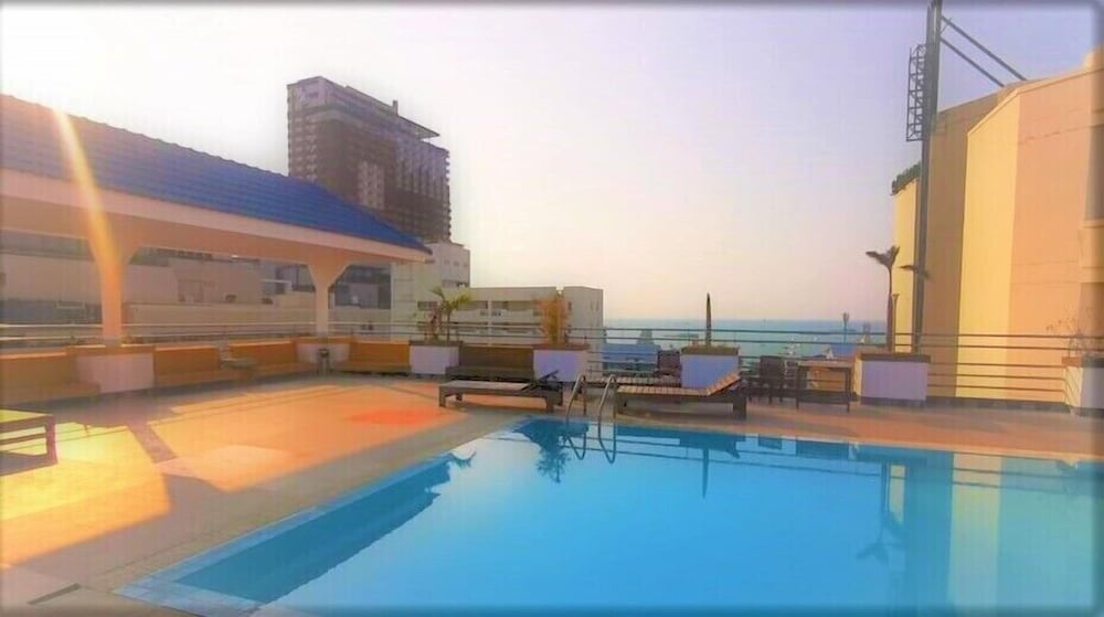 Highfive Hotel 4/70