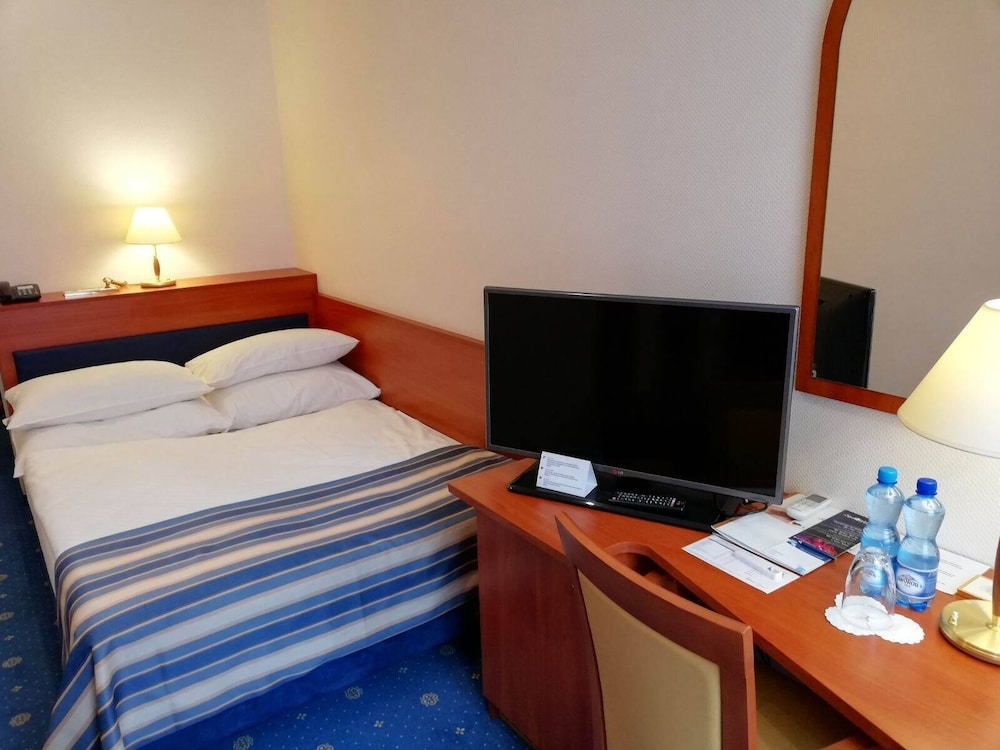 Hotel Gwarna 11/50
