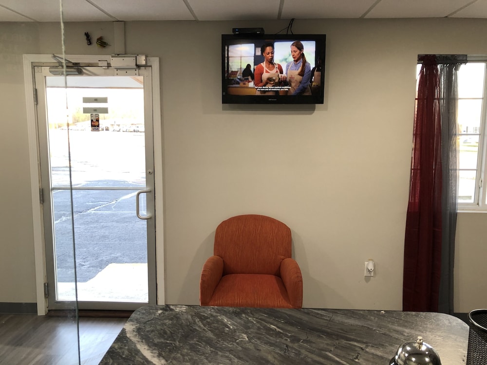Deluxe Inn & Suites By OYO Miami OK 30/51