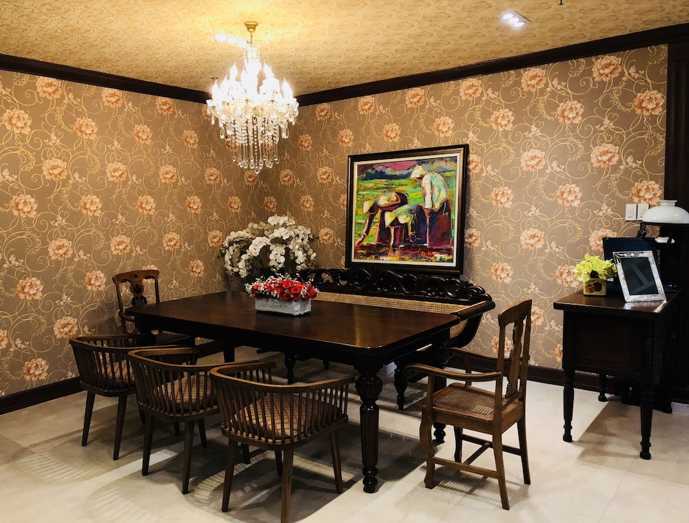 Golden Prince Hotel And Suites 36/50