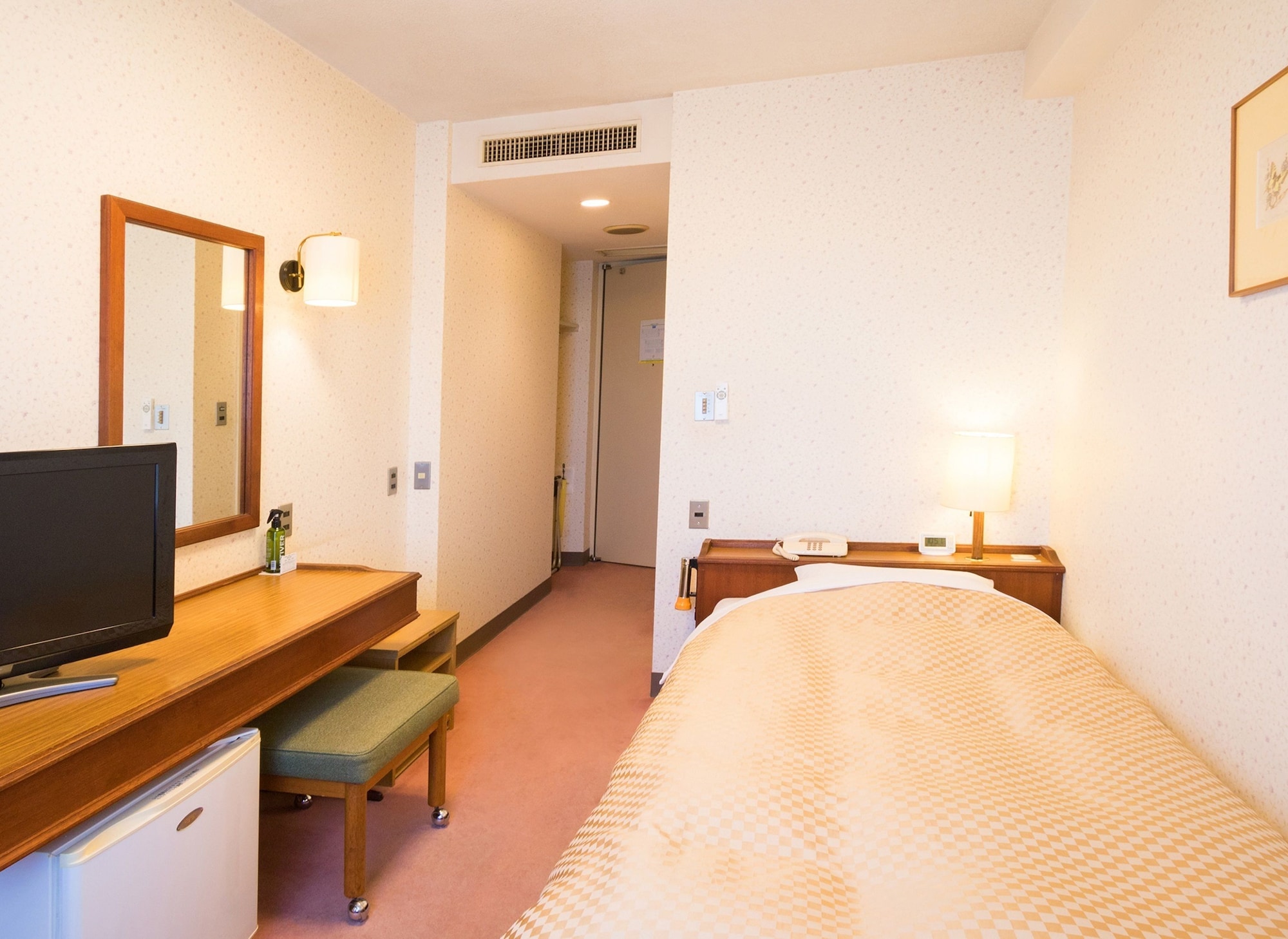 ROOM, SINGLE
