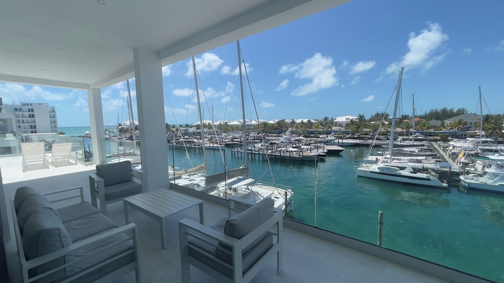 Palm Cay Beach Club & Marina 24/48