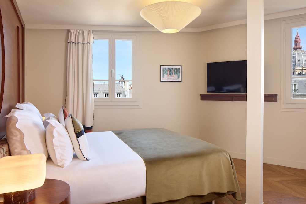 Parisian, Superior, Queen Bed، HOTEL D'ARGENSON 3/8