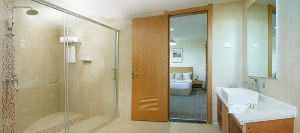 Nalagi Hotel 12/70