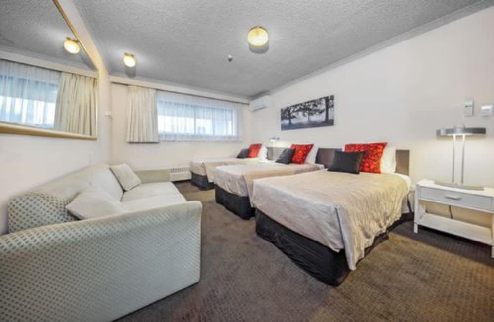 Belconnen Hotel Motel Serviced Apartments 10/48