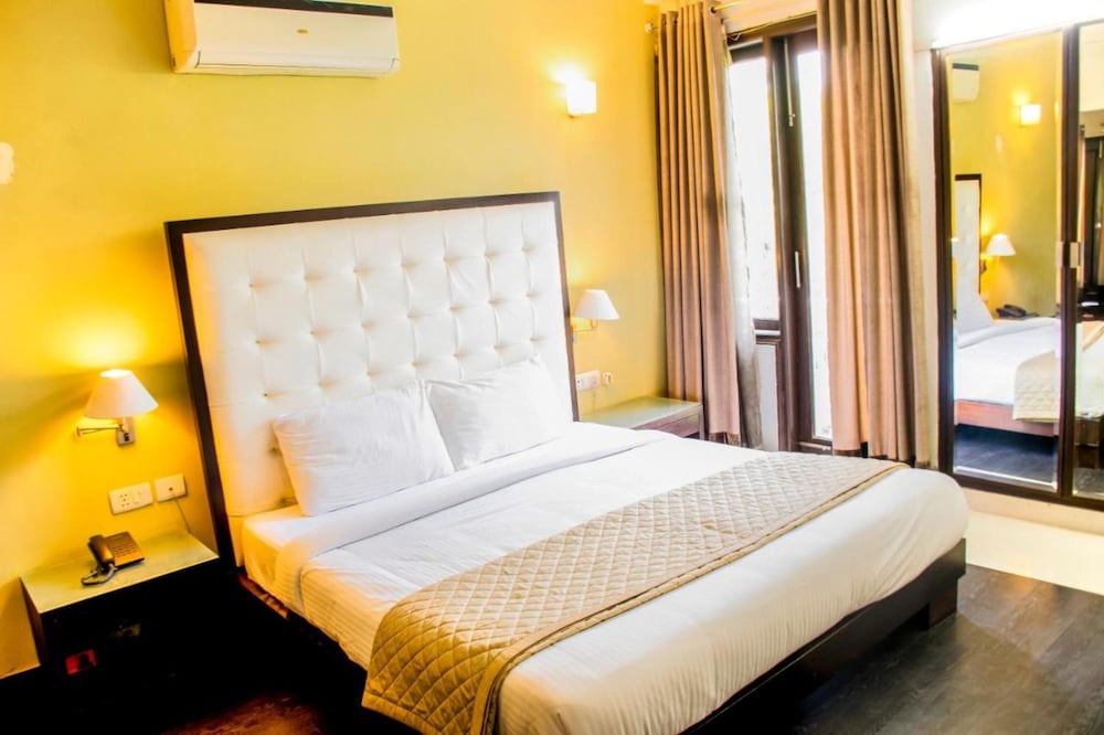 FabHotel Anutham Saket 15/36