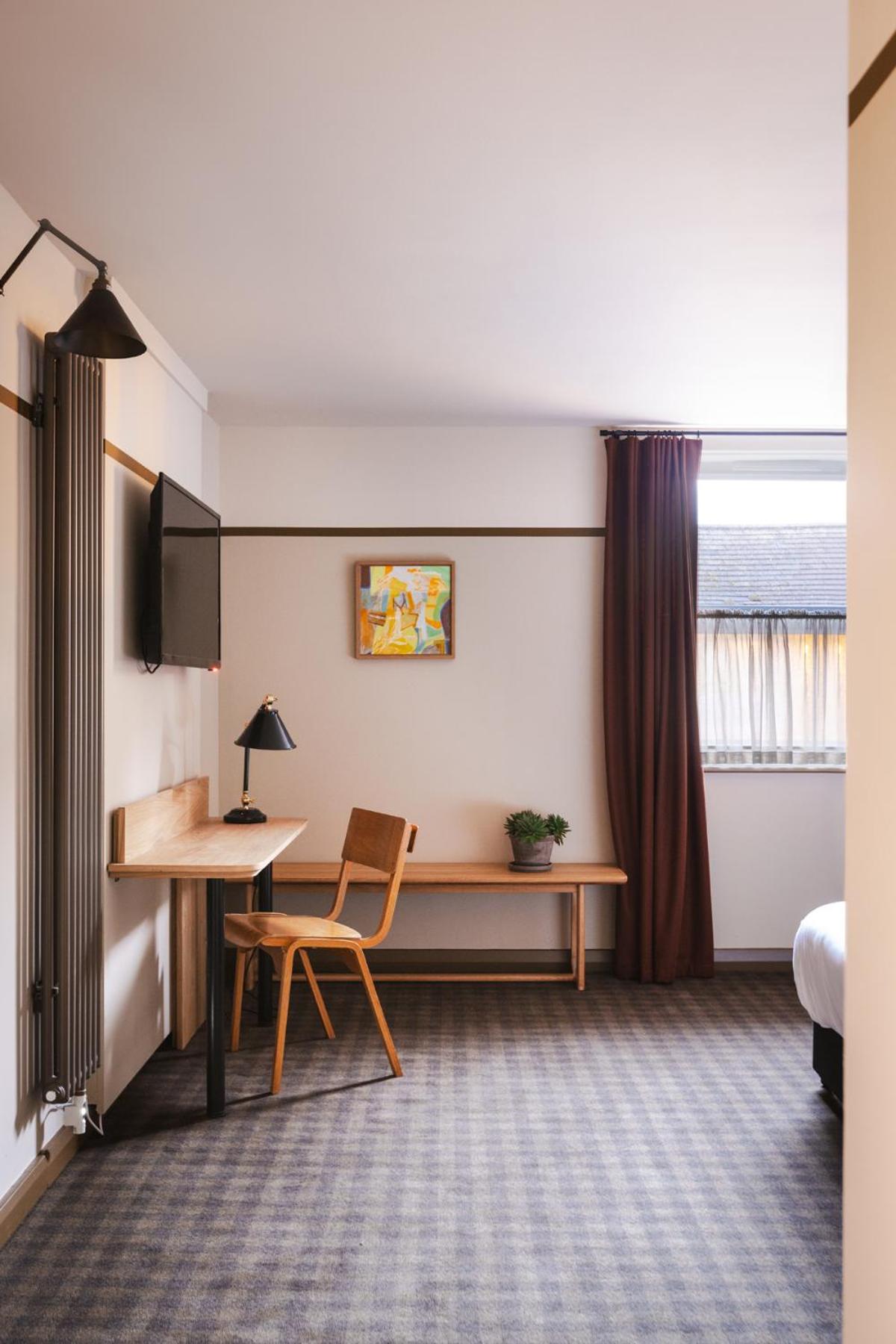 The Highwayman Hotel 35/59
