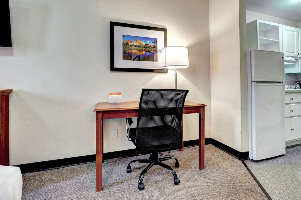 Suburban Studios Westminster Denver North 29/33