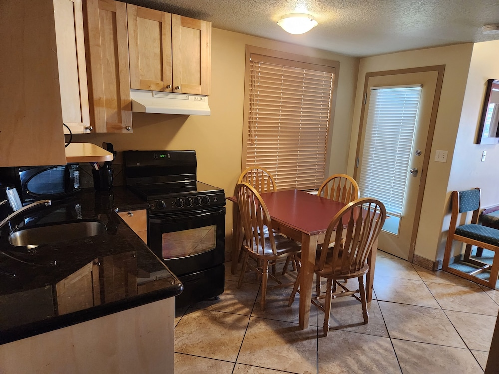 Waterton Lakes Lodge Resort 26/50