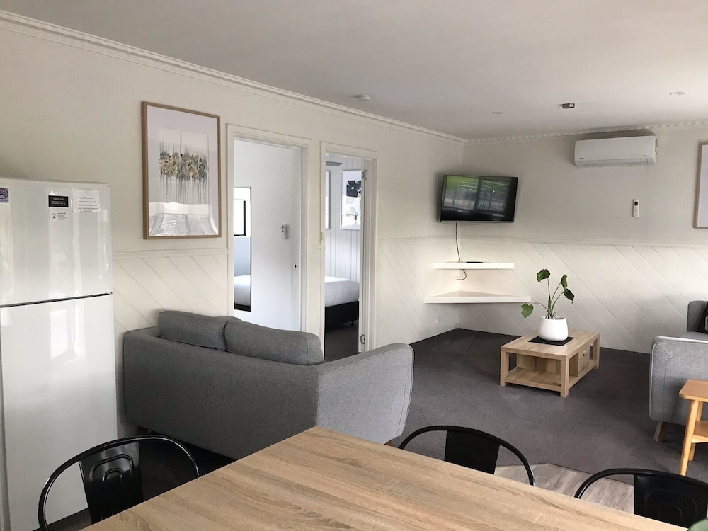 Georges Bay Apartments 24/50