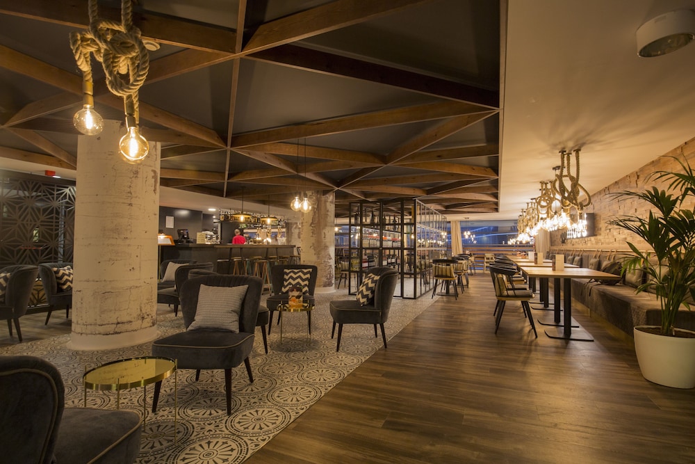 Yomo Centric Hotel 40/50