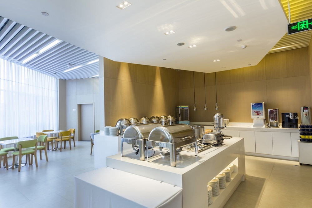 HOLIDAY INN EXPRESS JINAN HIGH-TECH ZONE 45/56