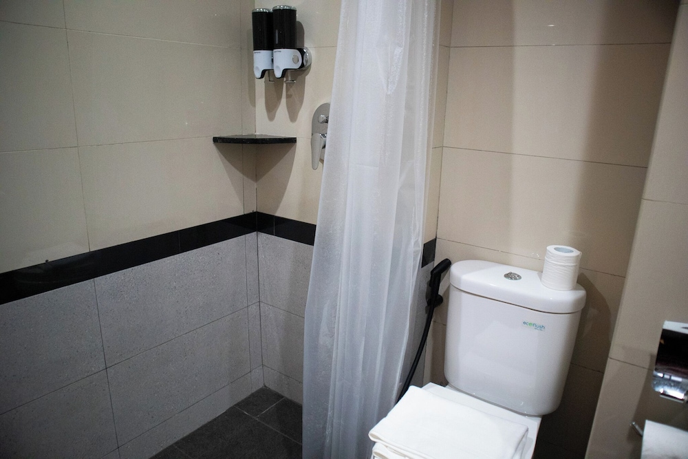 AGlow Hotel Harbor Bay Batam 65/65