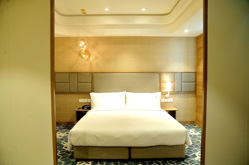 Holiday Inn Gurugram Sector 90 28/77