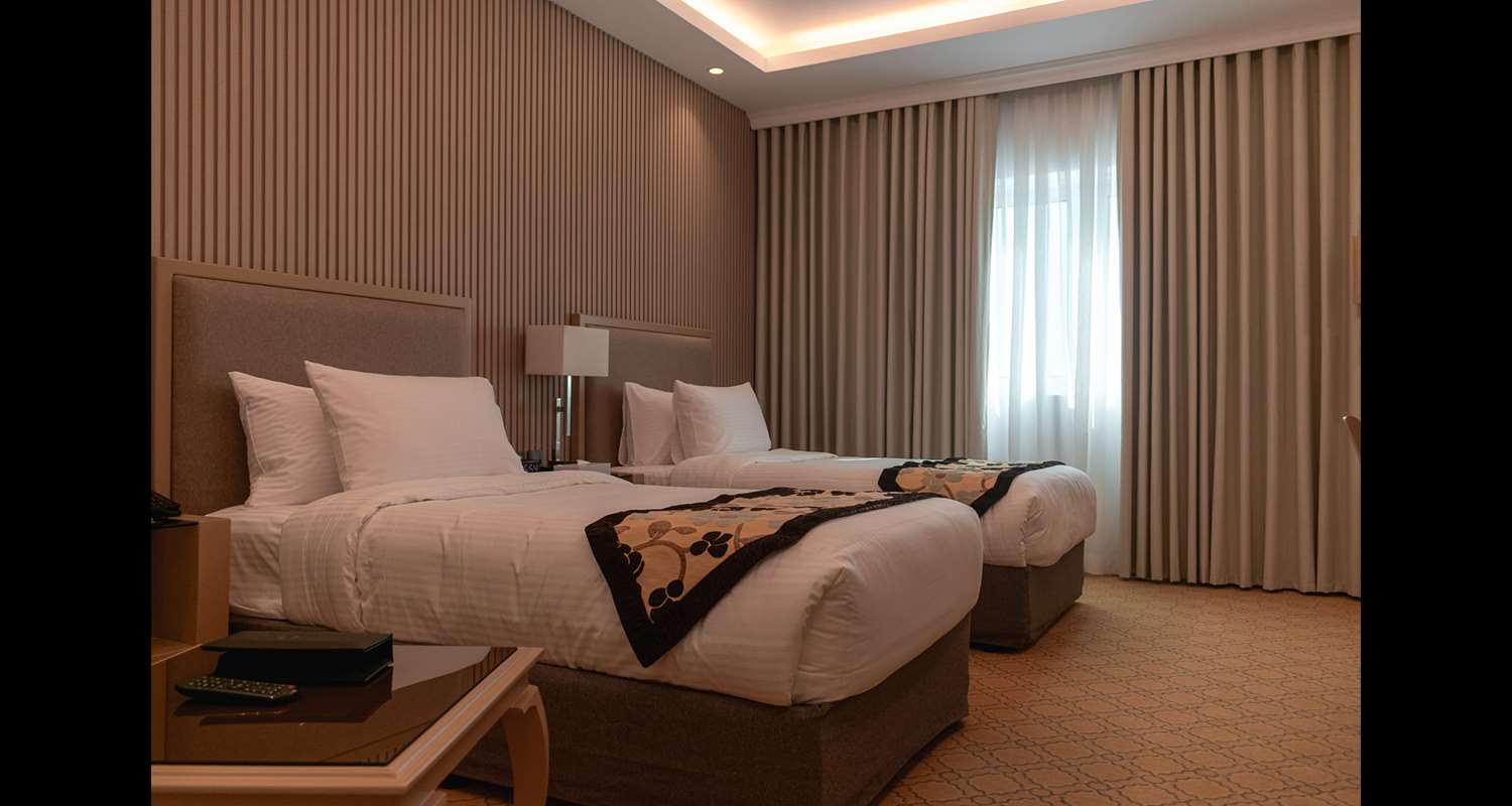 Super, Twin Beds