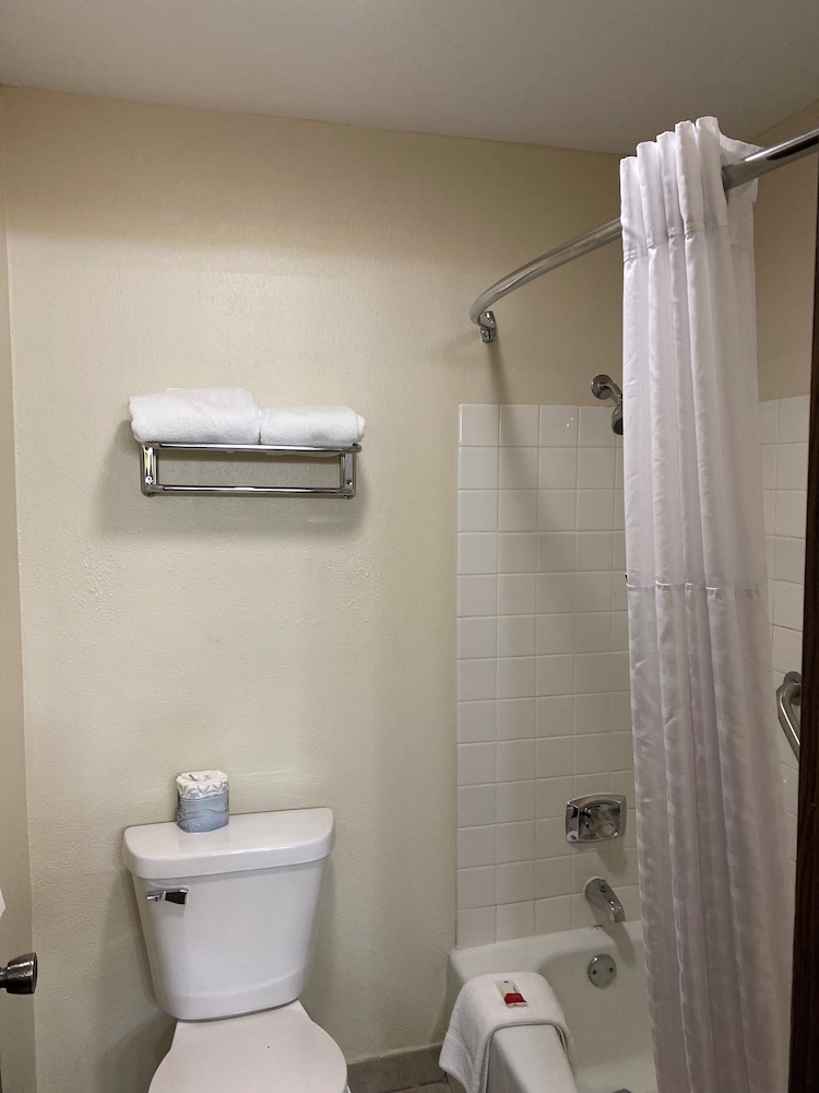 Super 8 By Wyndham Rochester Mayo Clinic Area 26/26