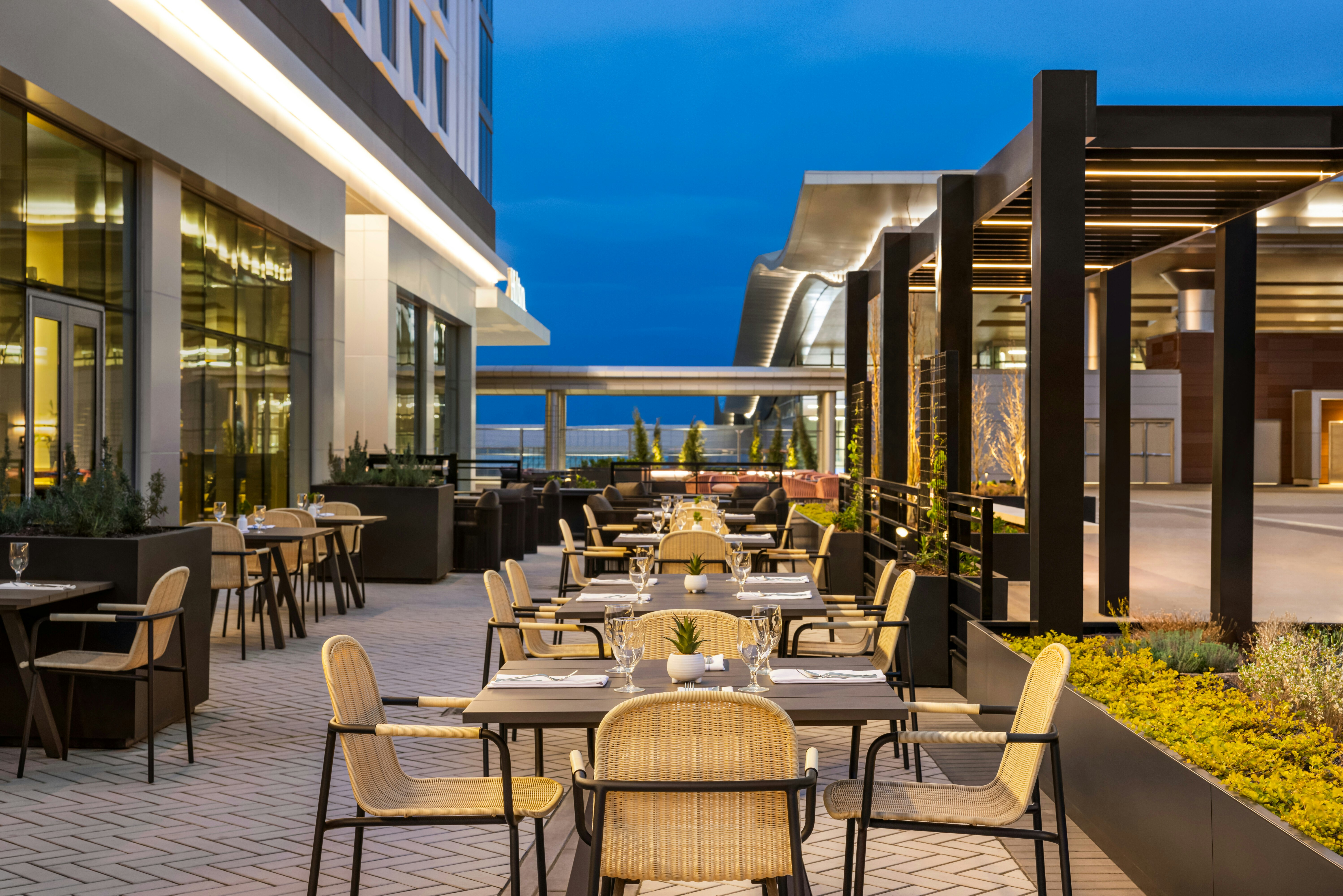 Hilton BNA Nashville Airport Terminal 38/53