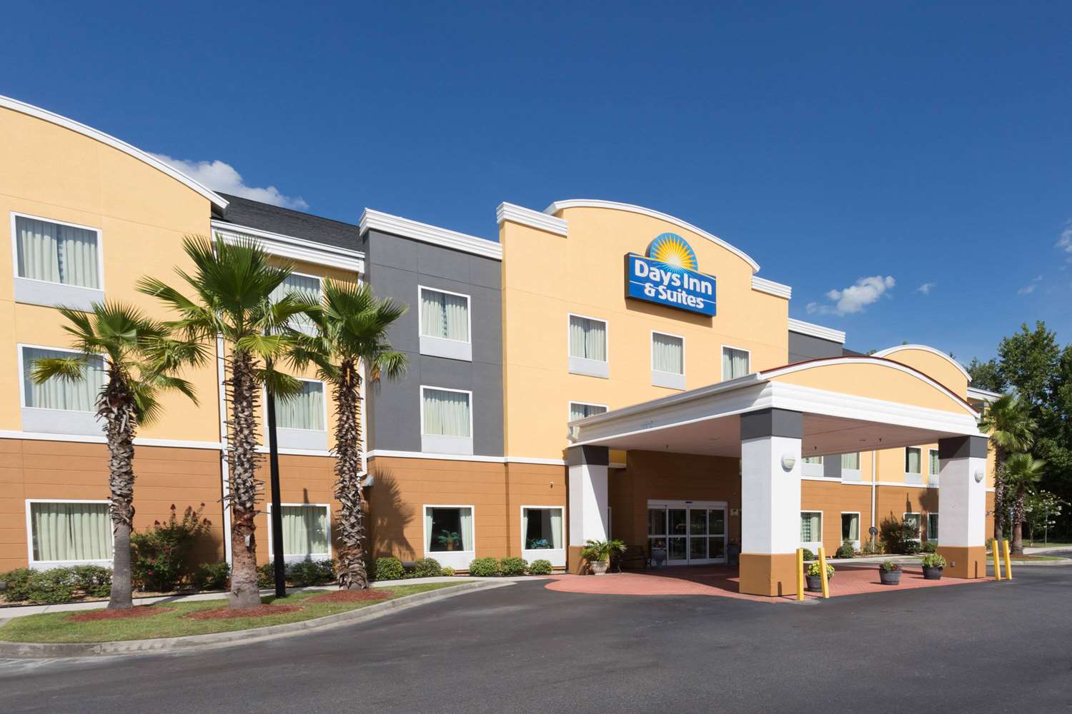 Days Inn & Suites by Wyndham Savannah North I-95 37/41