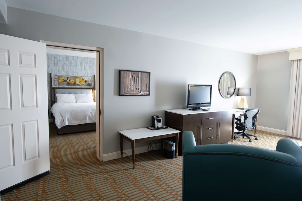Virginia Crossings Hotel Conference Center 31/41