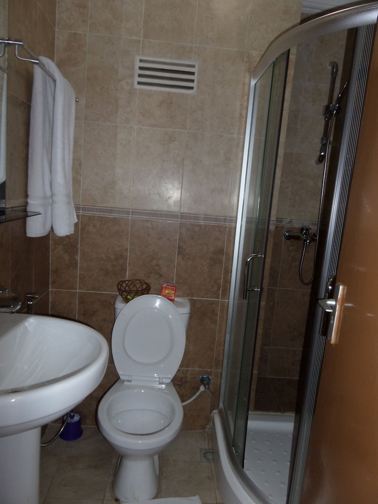Excellence Hotel 38/39