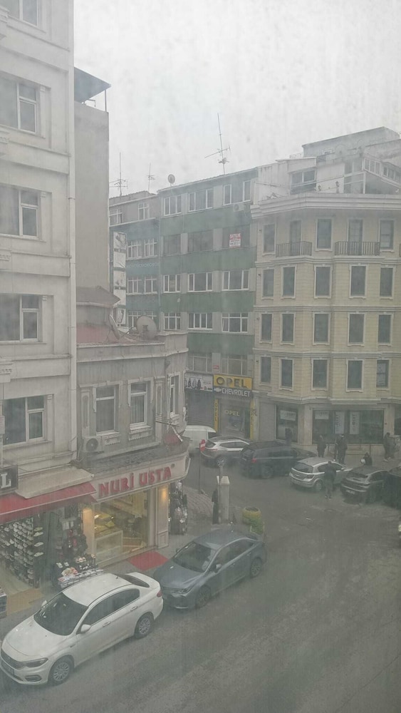 Lal Hotel 5/35