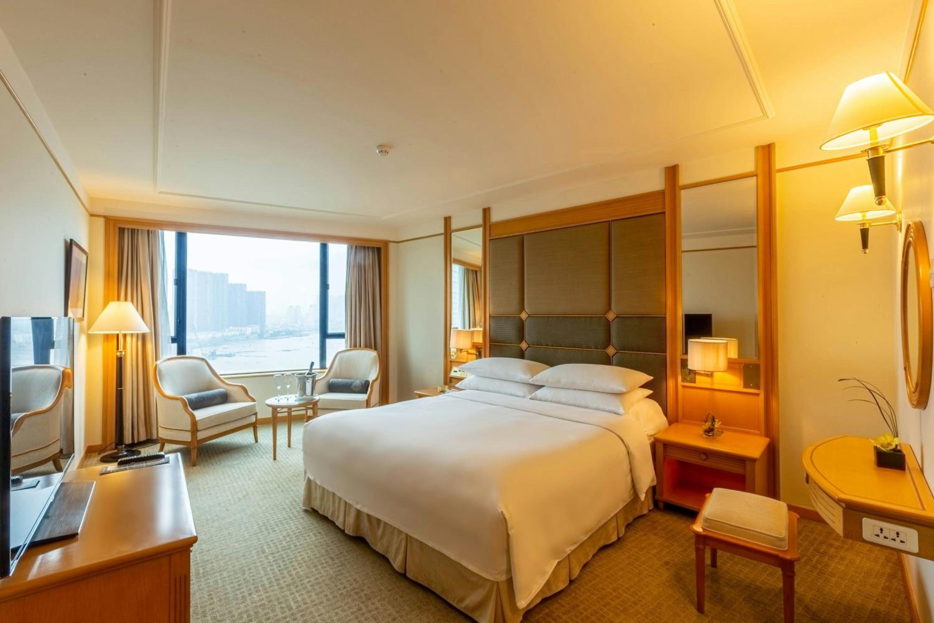 Presidential, Suite, King Bed, River View, Club Floor