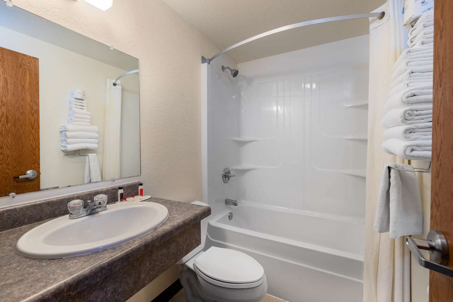 Super 8 by Wyndham Hill City/Mt Rushmore/ Area 21/23