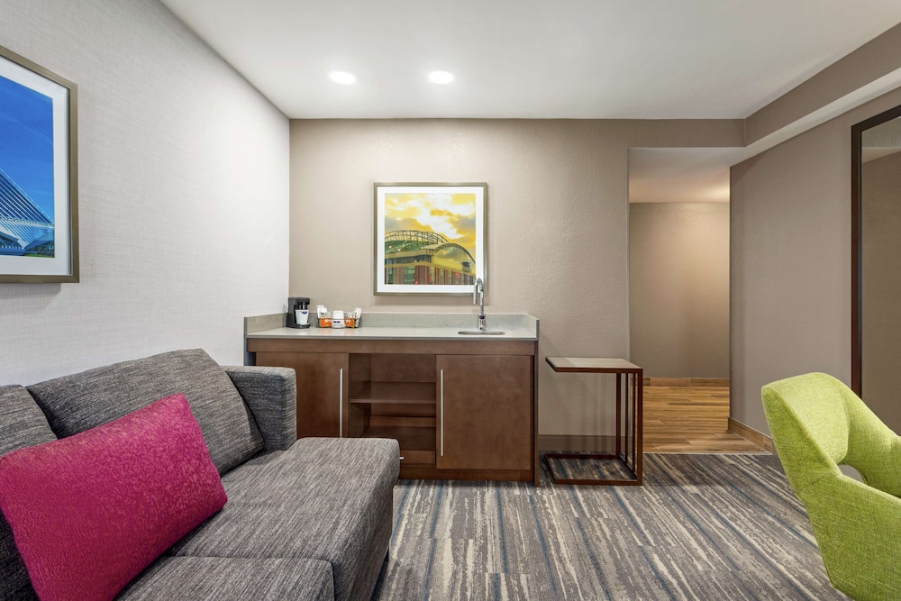 Hampton Inn Milwaukee/Brookfield 30/36