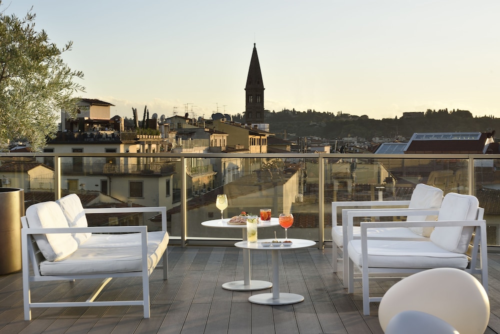 Glance Hotel In Florence 55/70