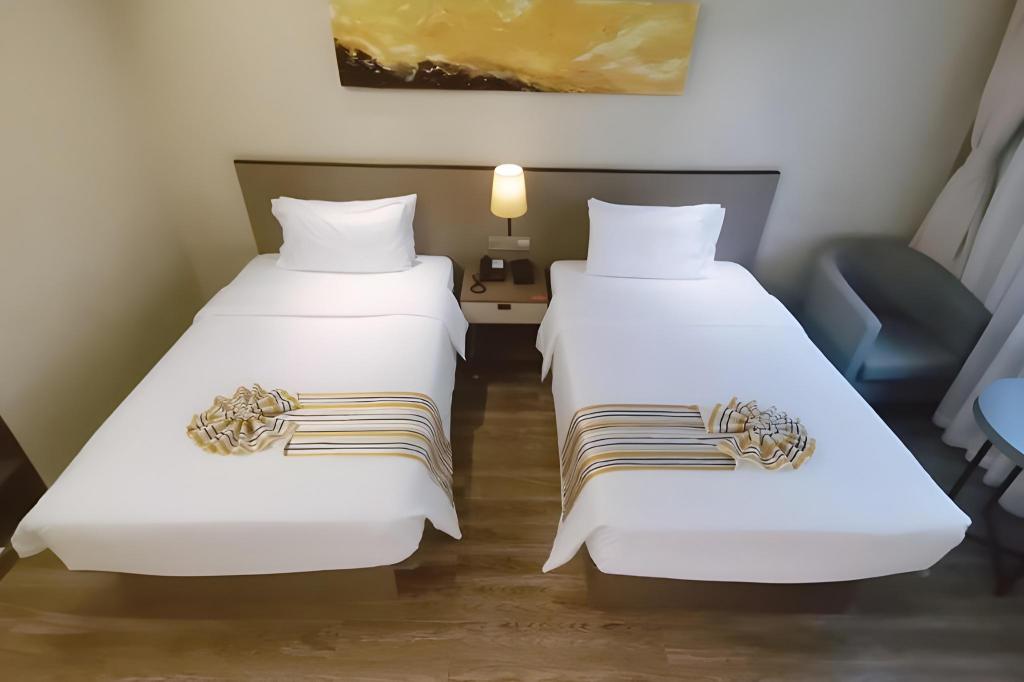 Home Inn Plus (Dali Ancient City South Gate) 37/42