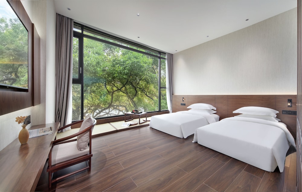 Riverside Wing Hotel Guilin 12/50