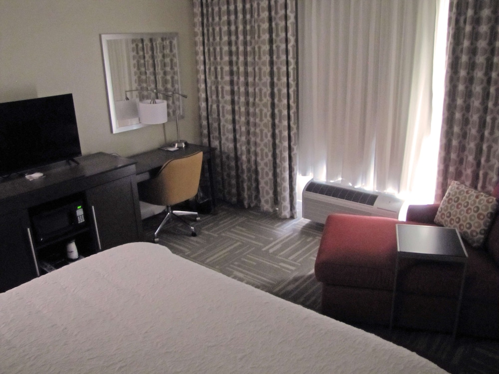 Hampton Inn McPherson KS 24/56