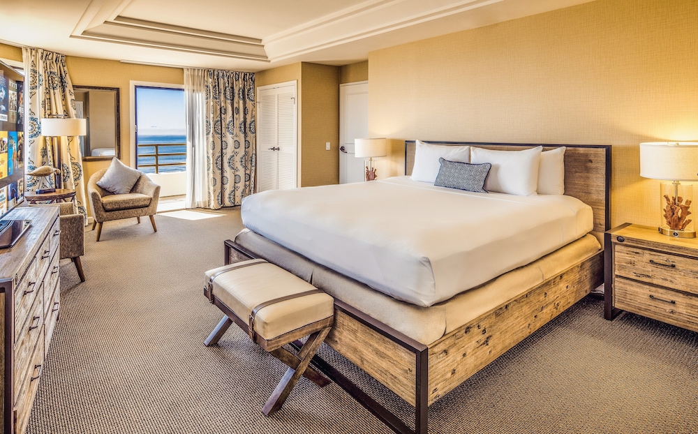 The Waterfront Beach Resort, a Hilton Hotel 27/77
