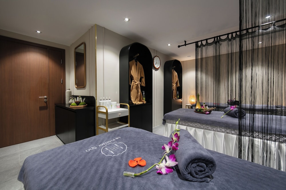 Le Premier Hotel & Rooftop Bar 25/50