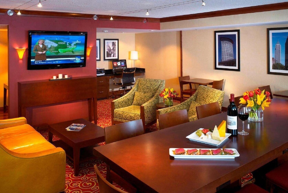 Wyndham Cleveland Airport 32/36